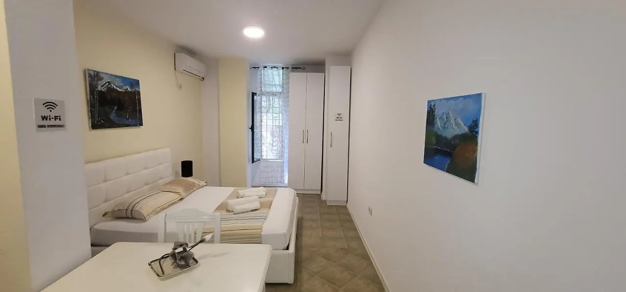 Studenti Studio'S Tirana 0*,